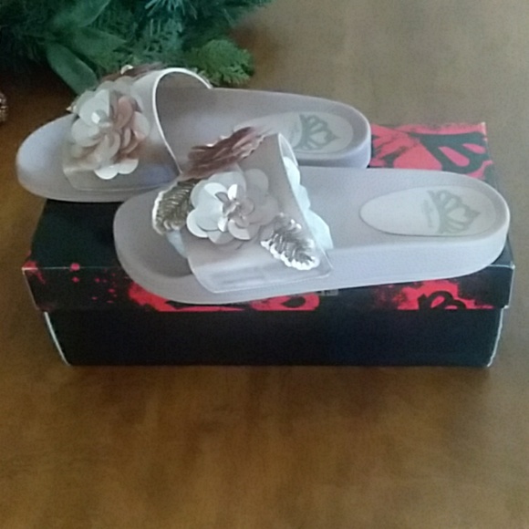 NIB Fergalicious sandals - Picture 5 of 7